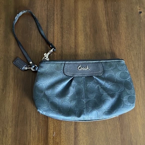 Coach Wristlet Wallet 🔥🔥 - Picture 1 of 11